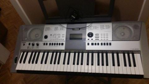 Keyboard Yamaha PSR E413