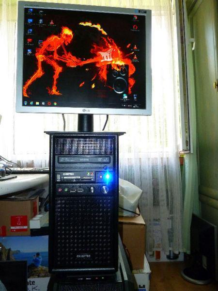 Komputer Chieftec 4,rdzeniowy Phenom X.4 .9650+ GeForce 9800 GT 256 bit