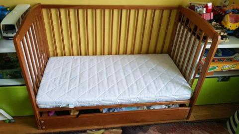 Łóżeczko dziecięce z materacem Alvi