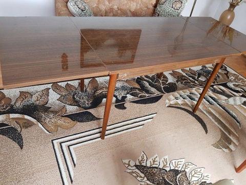 Stół na wysoki połysk