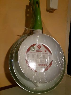 Syndyk sprzeda Komplet 3 patelni ceramicznych Renberg, zielony (nr 9970)