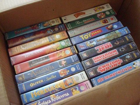 Kasety VHS -oryginalne ,bajki i inne nowe w komplecie