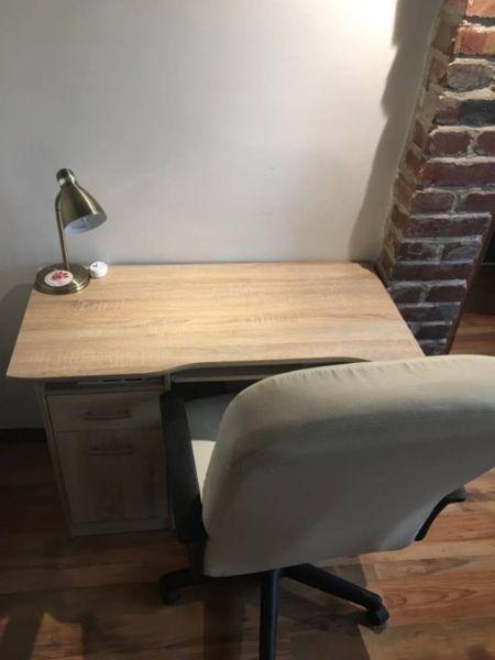 Biurko i krzesło