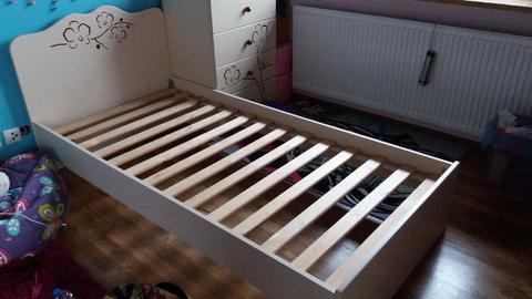 Łóżko z materacem Meblik Orchidea Bordo 190 cm x 90 cm