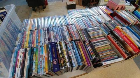 kilkaset filmów DVD, BluRay, CD Video, VHS