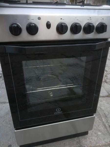 Kuchnia gazowa Indesit w kolorze inox bdb stan