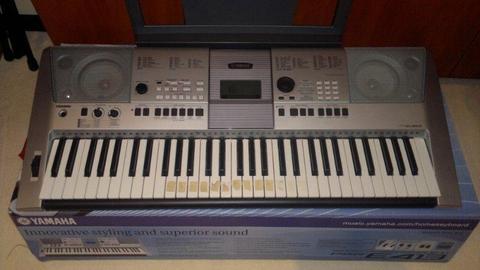 Keyboard YAMAHA PSR E413 - doskonały instrument do nauki gry, stan bardzo dobry - okazja!