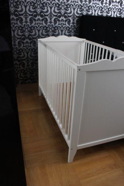 Łóżeczko dziecięce białe