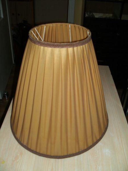 Abażur materiałowy do lampy stojącej w stylu retro