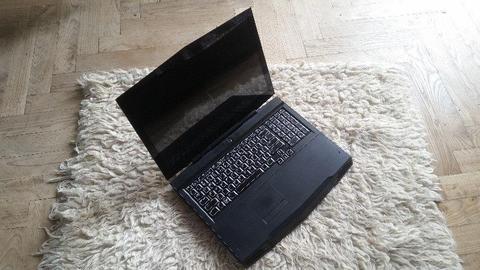 Solidny Laptop DELL Alienware M17x R2 z Procesorem i7 Polecam