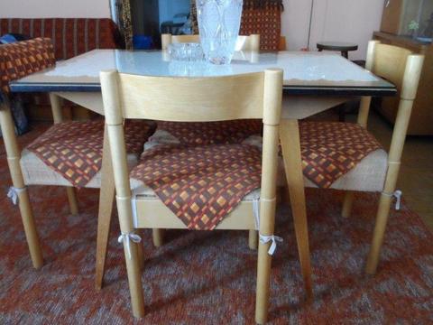 Sprzedam stół rozkładany + 4 krzesła