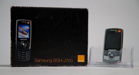 Samsung SGH-J700 telefon, ładowarka, słuchawki
