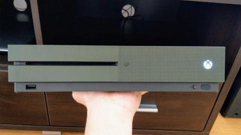 Pilnie sprzedam konsolę Xbox One S 1TB edycja limitowana