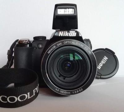 Nikon Coolpix P90 z torbą podróżną i zapasową baterią