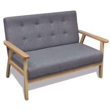 Szara sofa retro z drewnianą ramą (242226)