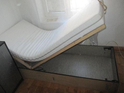 łóżko pojedyncze z podnoszonym oparciem i komorą na pościel 90 x 200 cm