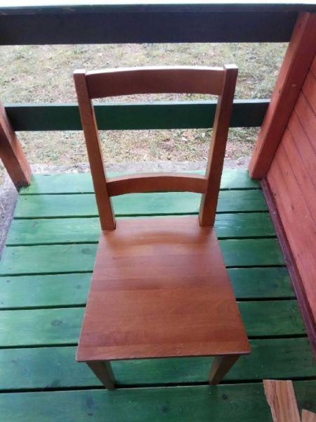 krzesła drewniane
