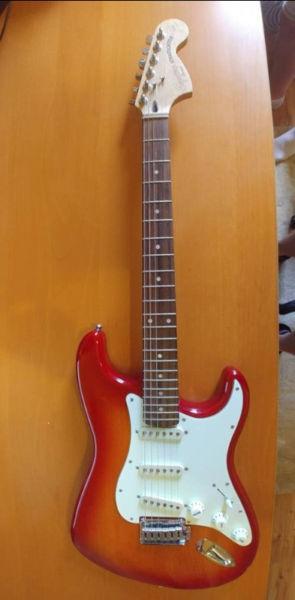 Gitara elektryczna Fender Squier Stratocaster Standard + pokrowiec