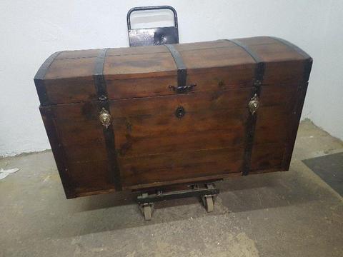 Stary drewniany duży kufer odnowiony okazja!