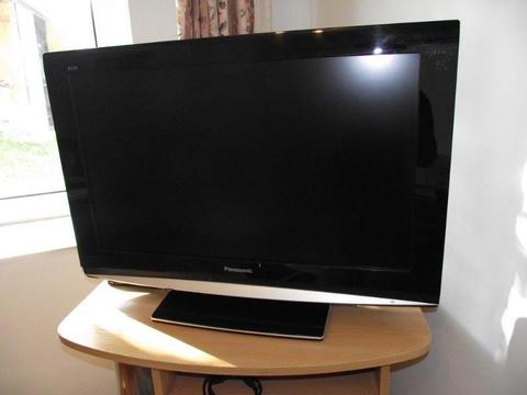 Tv LCD Panasonic Viera 32 cali HDMI. PC funkcja monitora + pilot
