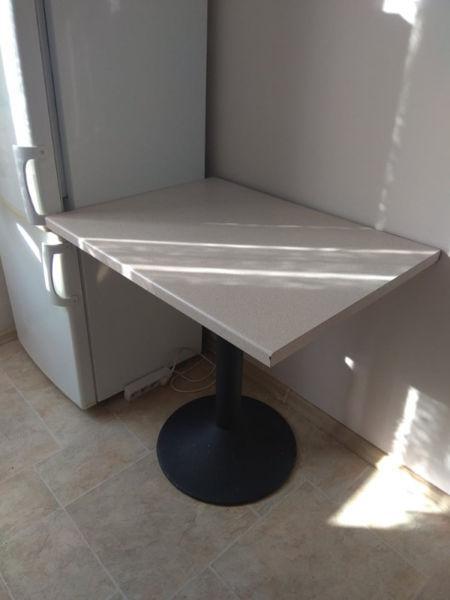 Stół kuchenny/biurowy z metalową nogą