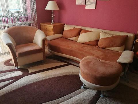 Komplet wypoczynkowy - sofę z fotelem i pufą sprzedam
