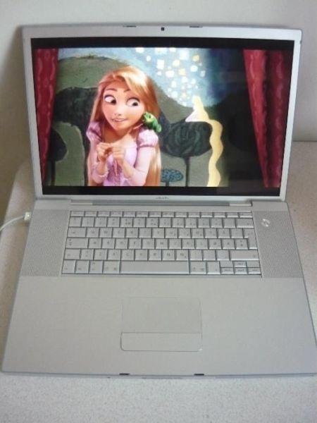 Mocny HD MacBook Pro 17 cali w pełni sprawny laptop APPLE A1212, bardzo ładny obraz i dzwięk W-wa