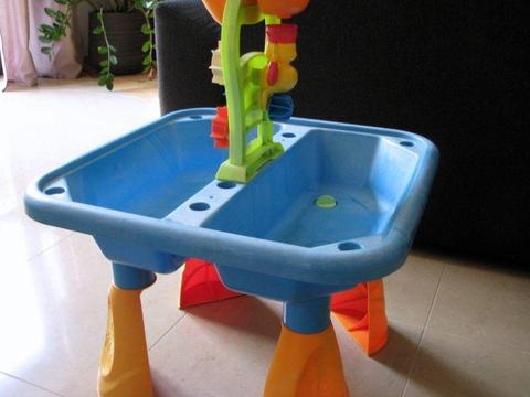 Zabawka dla dziecka/stolik