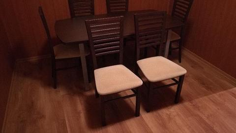 Zadbany rozkładany stół Black Red White + 6 krzeseł