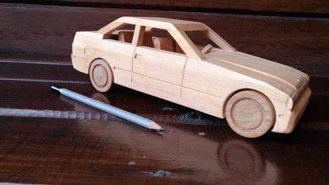 Drewniany samochód osobowy - Beemka