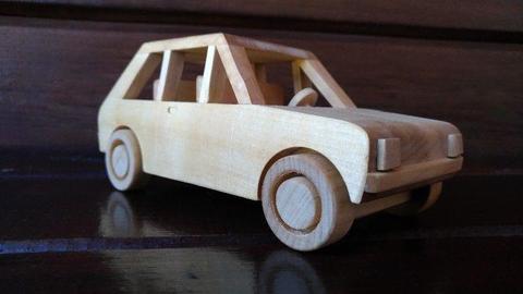drewniany samochód osobowy - Maluch