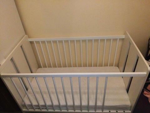 Sprzedam łóżeczko dziecięce + materac 300zł