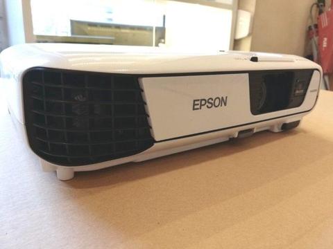 Projektor Epson CB-S31