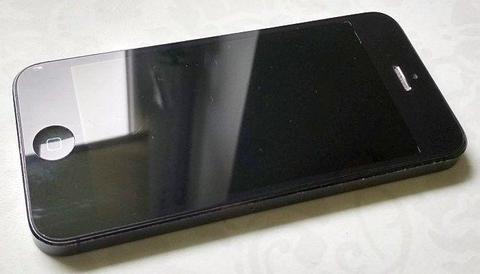 oryginalny iPhone 5 16GB, 100% sprawny, nowa bateria, kolor czarny