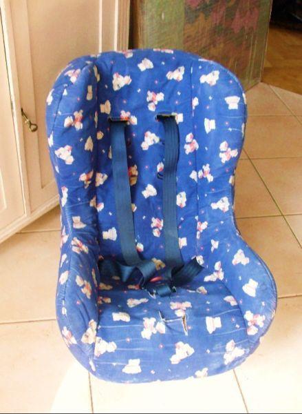 Sprzedam uniwersalny fotelik dziecięcy od 0 do 18 kg