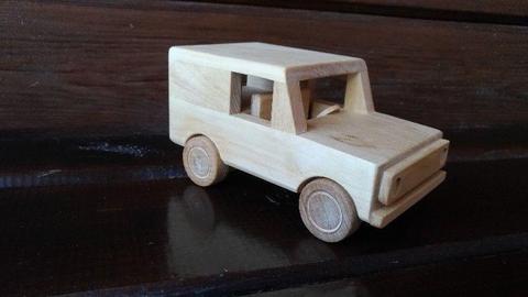 Drewniany samochód terenowy Gazik