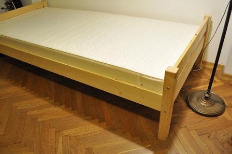 Wgodne łóżko z materacem w dobrej cenie / bed for sale at a good price