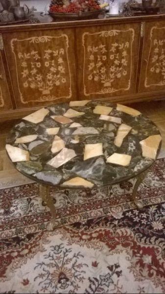 Piękny okrągły stół