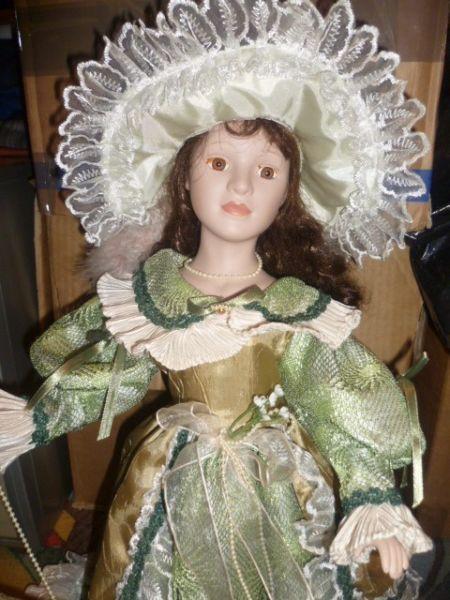 Lalka porcelanowa Dama w kapeluszu