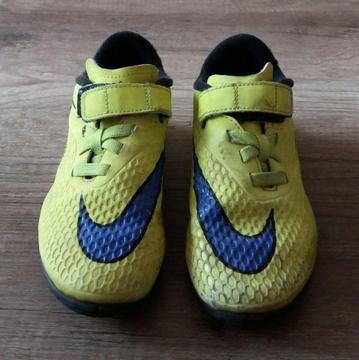Buty piłkarskie firmy Nike (rozmiar 31)