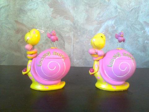 Fantazyjne, kolorowe figurki- szkatułki