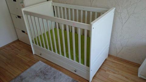 Łóżeczko Bellamy z kolekcji Marylou + szuflada + materac Hevea Baby Medica gratis