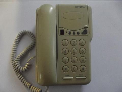 Telefon CYFRAL C-825 z automatyczną sekretarką, niewiele używany