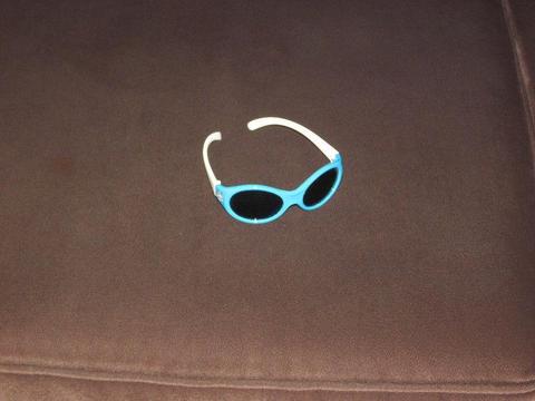 okulary przeciwsłoneczne kupione w salonie optycznym na wiek 2-4 lata