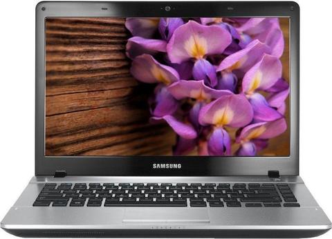 Sprzedam Laptop Samsung NP300E5E -stan idealny!