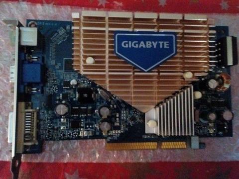 Karta graficzna GIGABYTE GF 7600 GS 256MB DDR2 / 128 bit AGP BOX