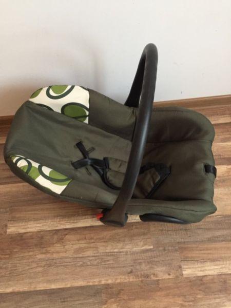 Fotelik/Nosidełko za paczkę pieluch lub 25 zł