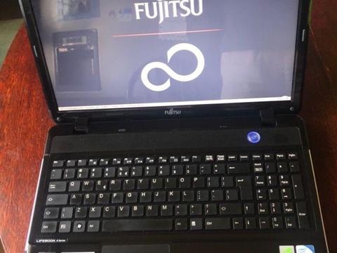 Laptop Fujitsu AH531 i5-2410/4GB/500GB 15