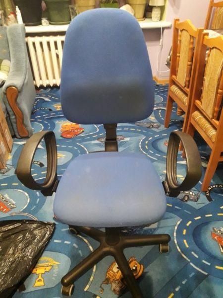 Sprzedam krzesło biurkowe