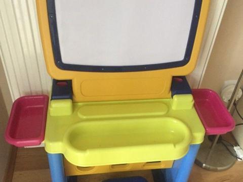 Stolik tablica magnetyczna dla dzieci z krzesełkiem SMIKI